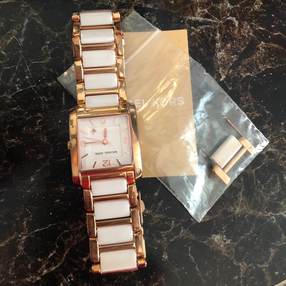 Michael cors watch - Picture 2 of 5